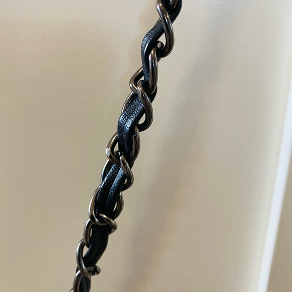 👛Stunning👛 chain link studded handbag - Picture 4 of 5